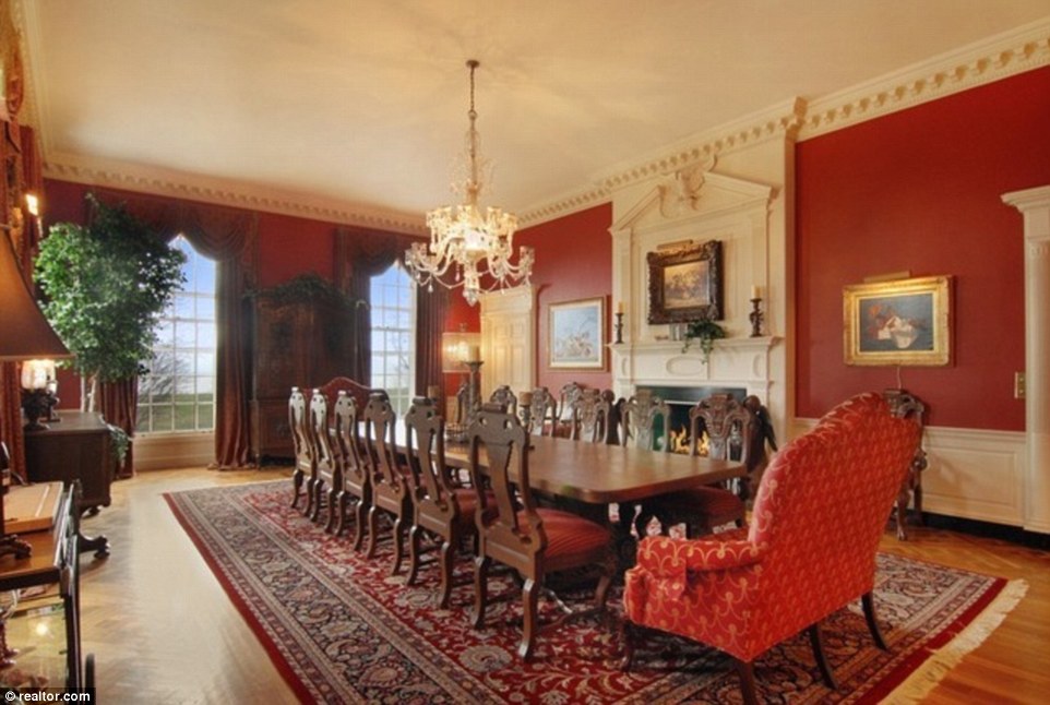 Formal dining room: Imagine the parties and guests that this room has hosted