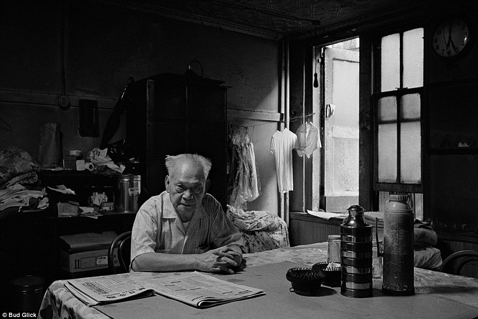 From 1981 to 1984, photographer Bud Glick worked on a photography project as part of the New York Chinatown History Project